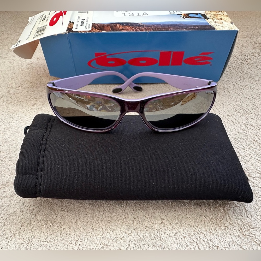 Bollé Canebrake unisex Purple-Lilac Sunglasses with Case.  Mirrored lenses, gray